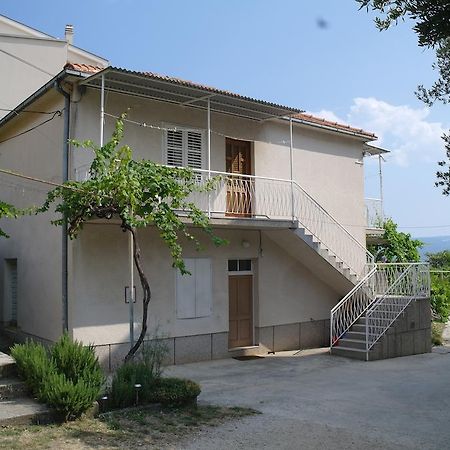 Hostel Guesthouse Mira Omis Bagian luar foto