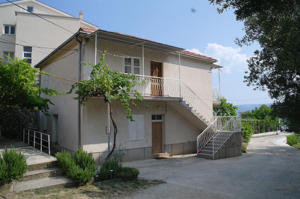 Hostel Guesthouse Mira Omis Bagian luar foto
