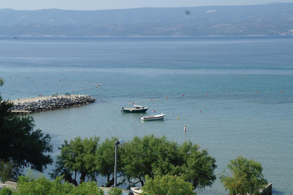 Hostel Guesthouse Mira Omis Bagian luar foto