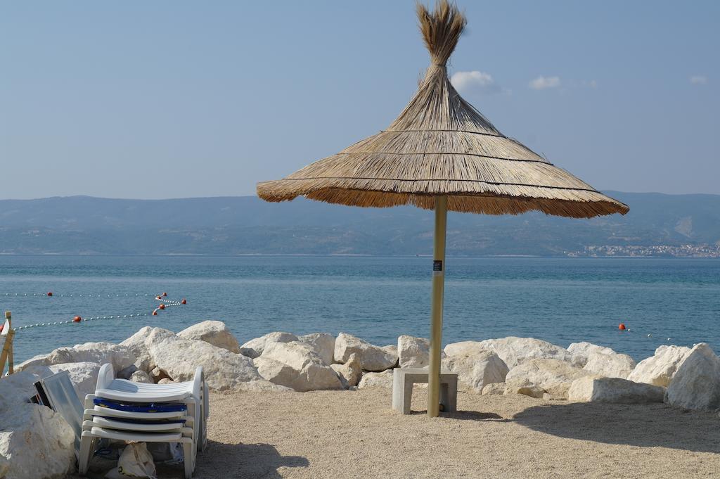 Hostel Guesthouse Mira Omis Bagian luar foto