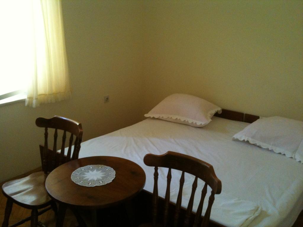 Hostel Guesthouse Mira Omis Ruang foto