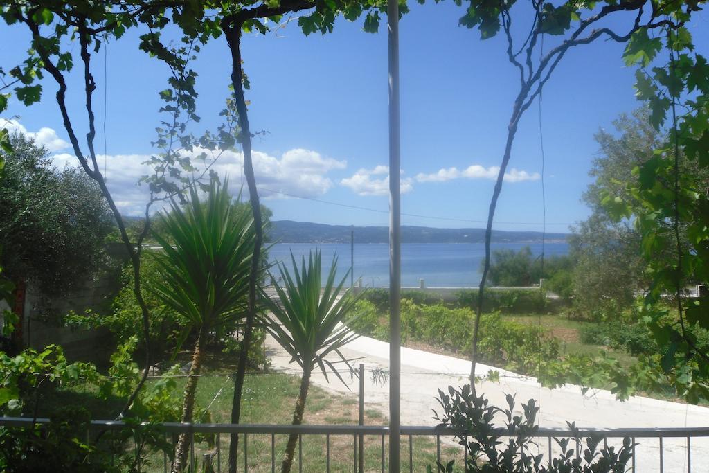 Hostel Guesthouse Mira Omis Bagian luar foto