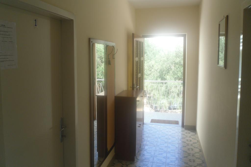 Hostel Guesthouse Mira Omis Ruang foto
