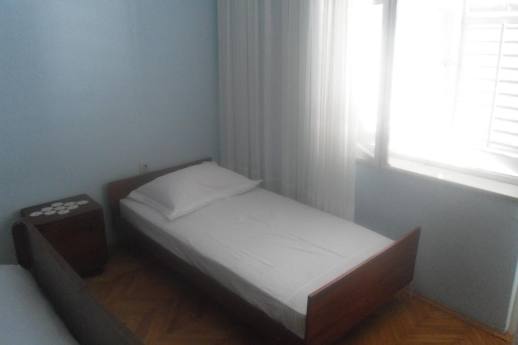 Hostel Guesthouse Mira Omis Ruang foto