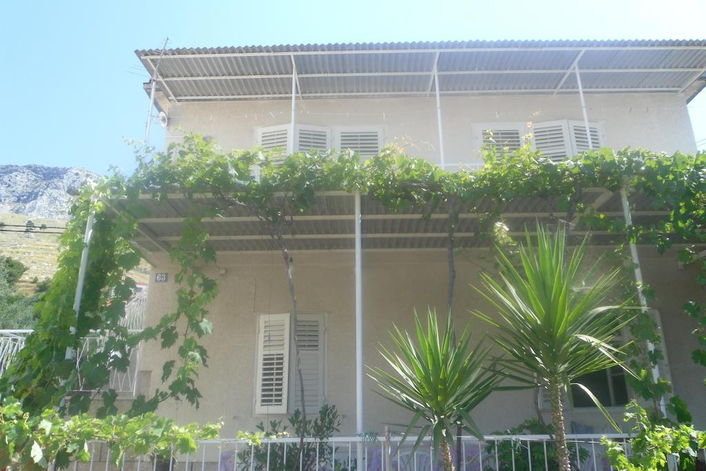 Hostel Guesthouse Mira Omis Bagian luar foto